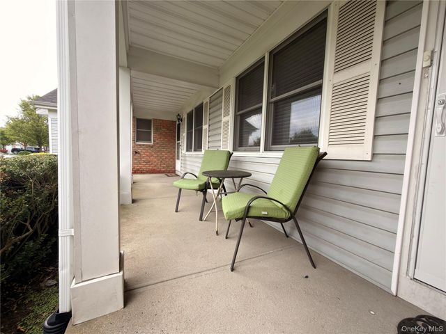 3 Primrose Lane 3, North Babylon, NY 11703