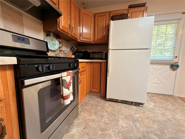 3 Primrose Lane 3, North Babylon, NY 11703
