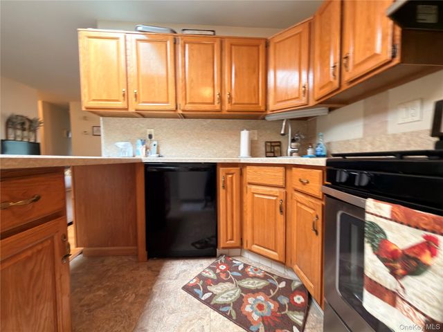 3 Primrose Lane 3, North Babylon, NY 11703