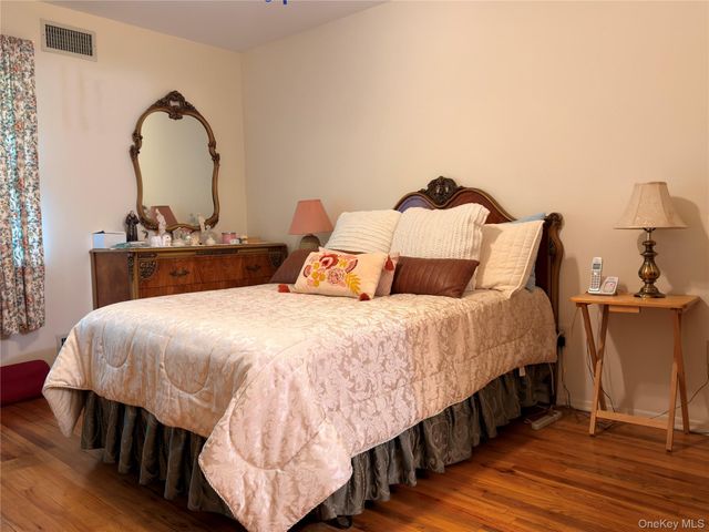 3 Primrose Lane 3, North Babylon, NY 11703