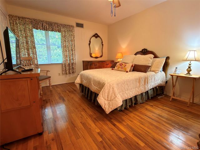 3 Primrose Lane 3, North Babylon, NY 11703