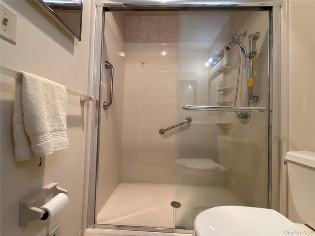 3 Primrose Lane 3, North Babylon, NY 11703