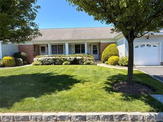 3 Primrose Lane 3, North Babylon, NY 11703