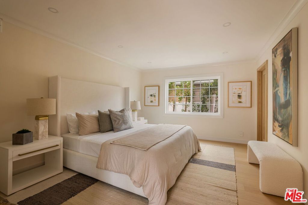 Image 10 of property listing at 11516 Clarkson Road, Los Angeles, CA 90064