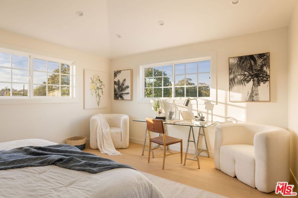 Image 14 of property listing at 11516 Clarkson Road, Los Angeles, CA 90064