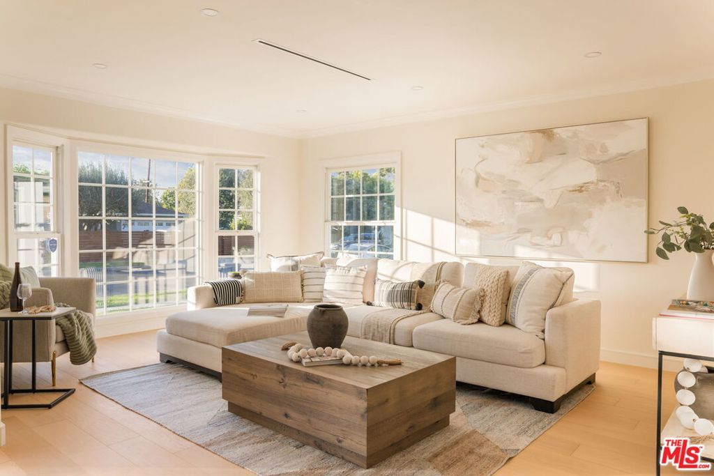 Image 5 of property listing at 11516 Clarkson Road, Los Angeles, CA 90064