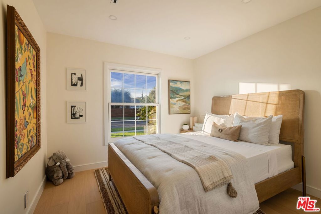 Image 8 of property listing at 11516 Clarkson Road, Los Angeles, CA 90064