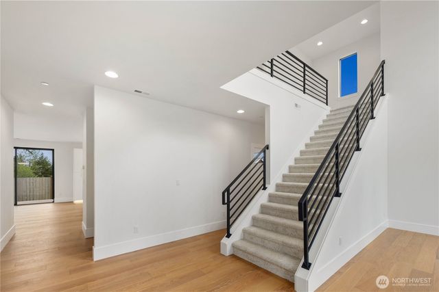 7623 NE 198th Court, Kenmore, WA 98028