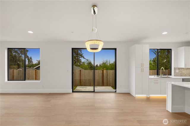 7623 NE 198th Court, Kenmore, WA 98028