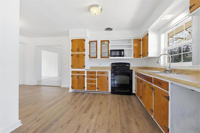 1530 E MINNESOTA AVENUE, Deland, FL 32724