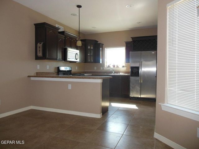 14206 BLUESKY POINT Court, El Paso, TX 79938