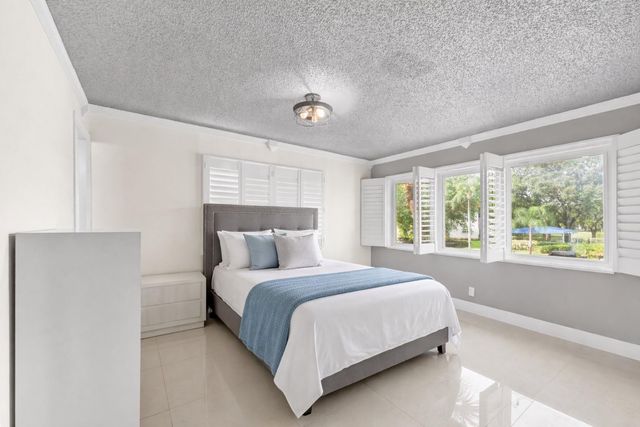 8941 S Hollybrook Boulevard 205, Pembroke Pines, FL 33025