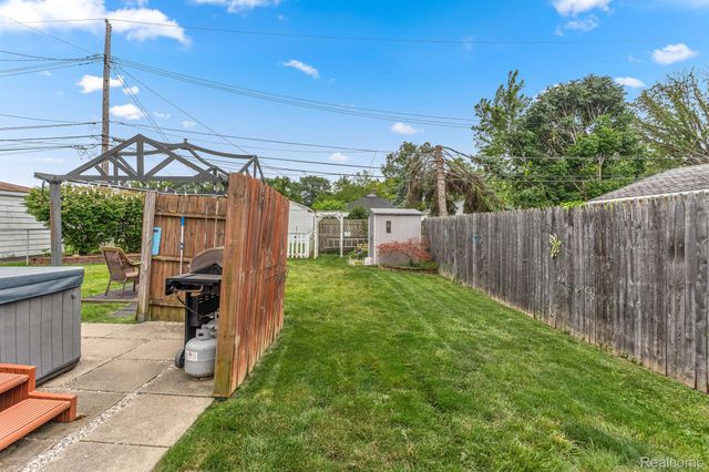 1051 CAPITOL Avenue, Lincoln Park, MI 48146