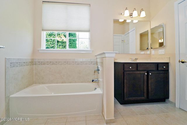 3 Battery Court, Barnegat, NJ 08005
