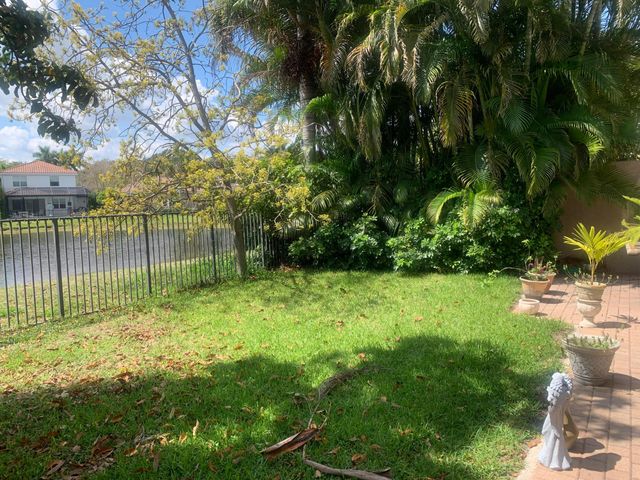 8292 Calabria Lakes Drive, Boynton Beach, FL 33473