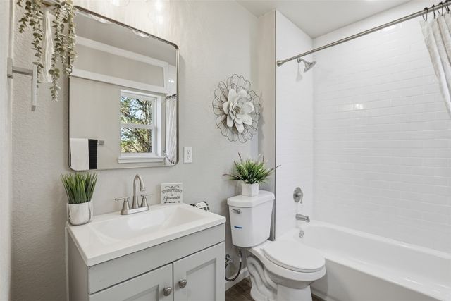 2808 Sky Harbour Drive, Granbury, TX 76049