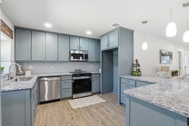 2808 Sky Harbour Drive, Granbury, TX 76049