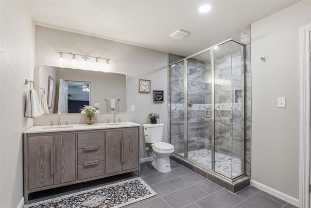 2808 Sky Harbour Drive, Granbury, TX 76049