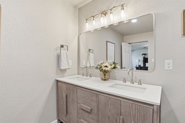 2808 Sky Harbour Drive, Granbury, TX 76049