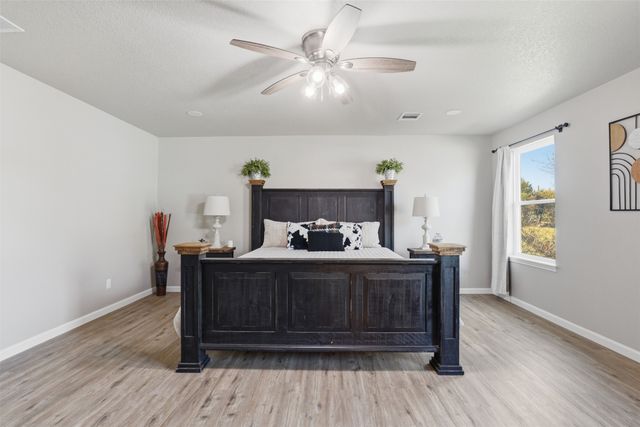 2808 Sky Harbour Drive, Granbury, TX 76049