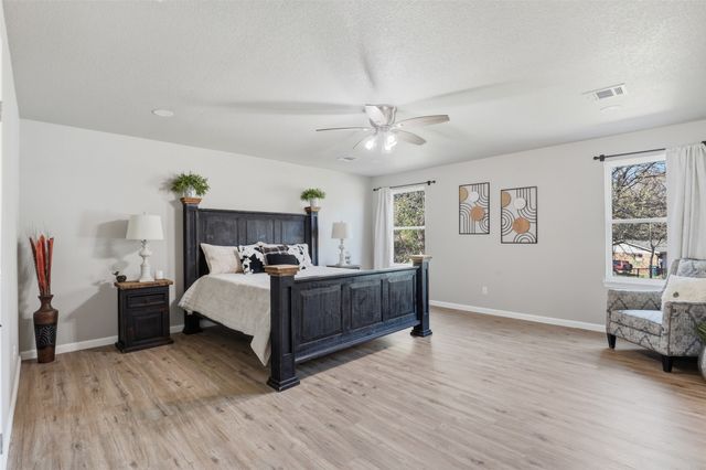 2808 Sky Harbour Drive, Granbury, TX 76049