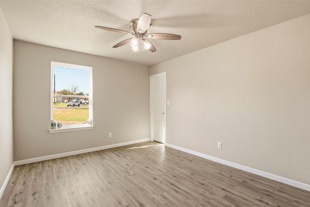 2808 Sky Harbour Drive, Granbury, TX 76049