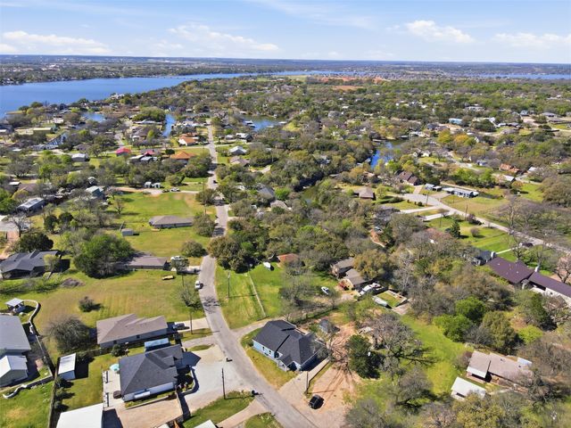 2808 Sky Harbour Drive, Granbury, TX 76049