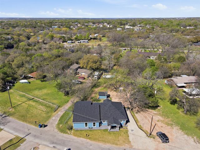 2808 Sky Harbour Drive, Granbury, TX 76049