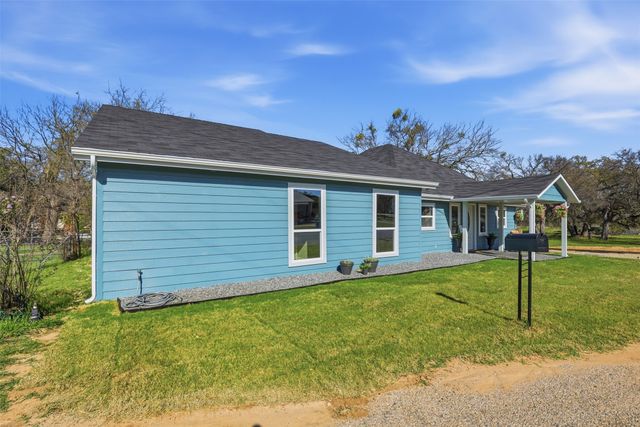 2808 Sky Harbour Drive, Granbury, TX 76049