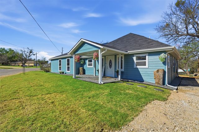 2808 Sky Harbour Drive, Granbury, TX 76049