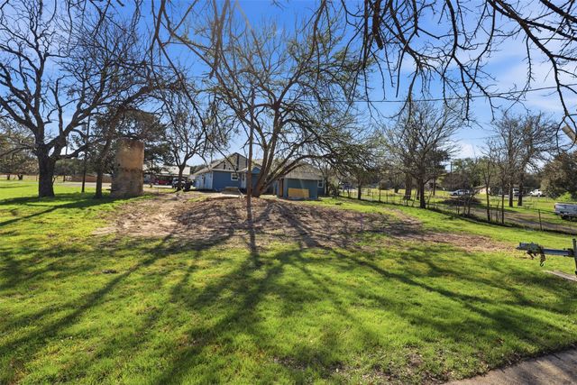 2808 Sky Harbour Drive, Granbury, TX 76049