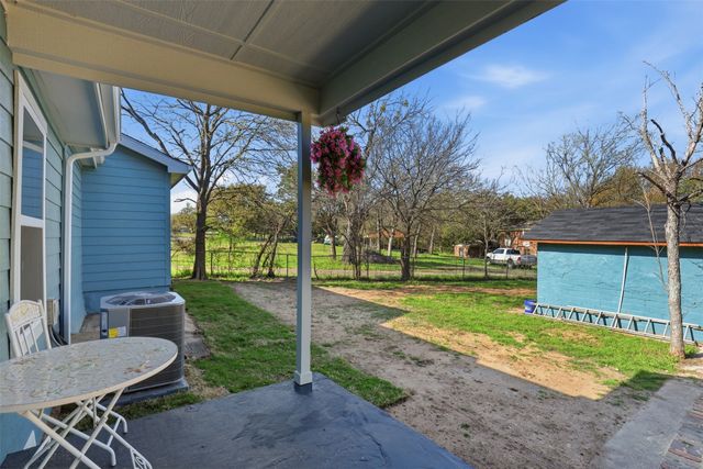 2808 Sky Harbour Drive, Granbury, TX 76049