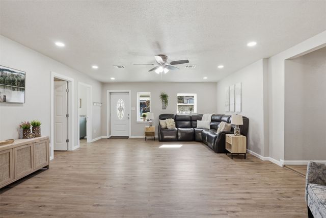 2808 Sky Harbour Drive, Granbury, TX 76049