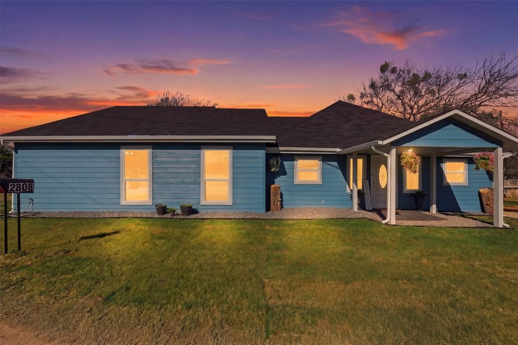 2808 Sky Harbour Drive, Granbury, TX 76049