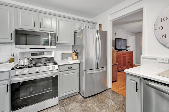 26 Longfellow Avenue, Fairfield, CT 06825