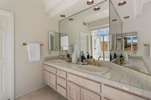 1373 Caminito Halago, La Jolla, CA 92037