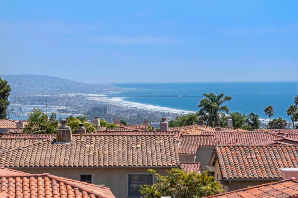 Image 1 of property listing at 1373 Caminito Halago, La Jolla, CA 92037