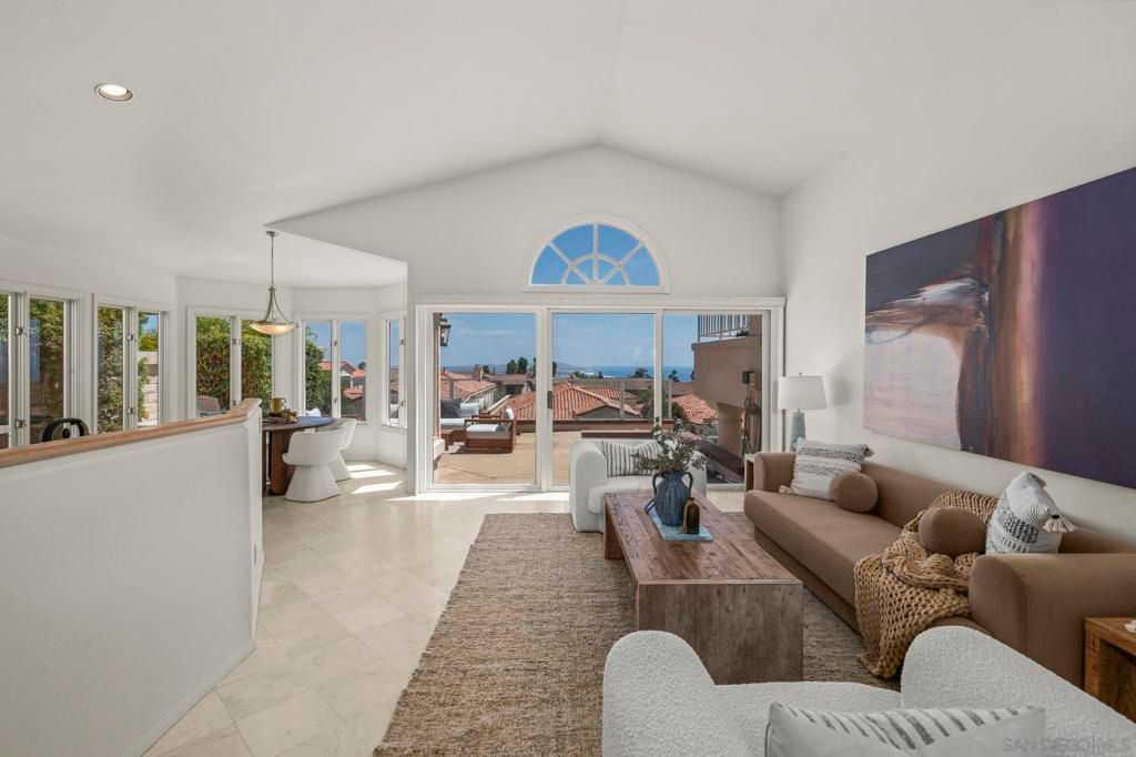 Image 7 of property listing at 1373 Caminito Halago, La Jolla, CA 92037