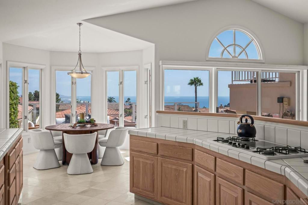 Image 8 of property listing at 1373 Caminito Halago, La Jolla, CA 92037