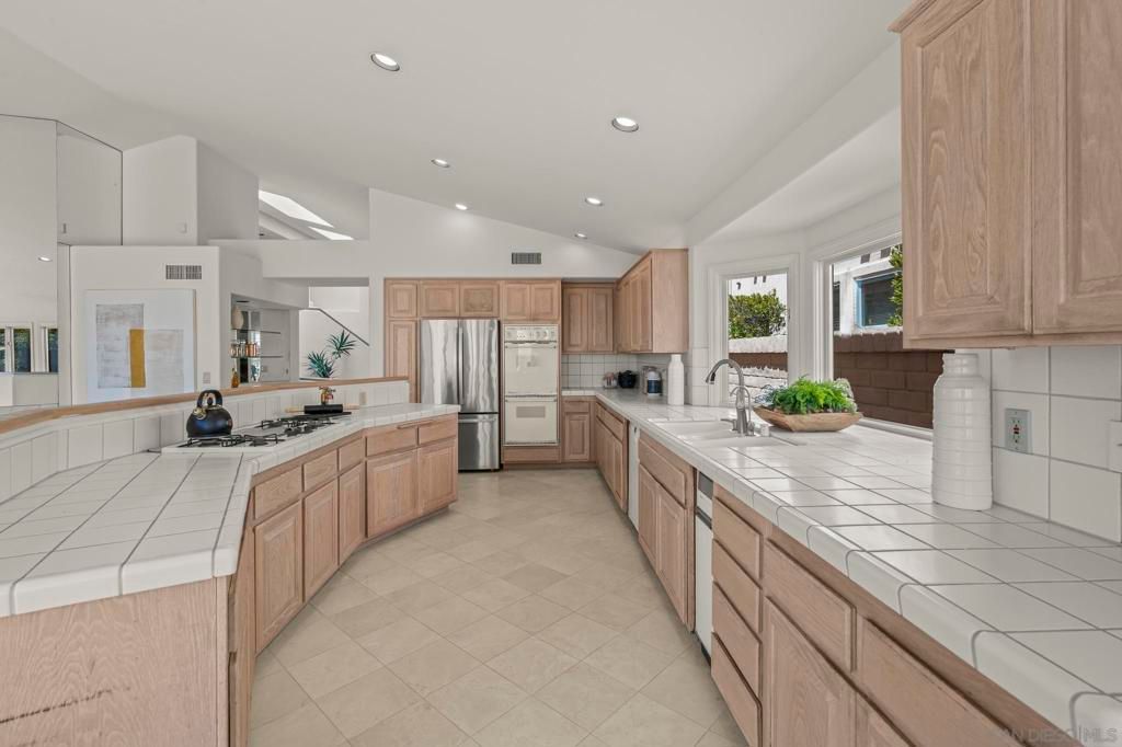 Image 9 of property listing at 1373 Caminito Halago, La Jolla, CA 92037