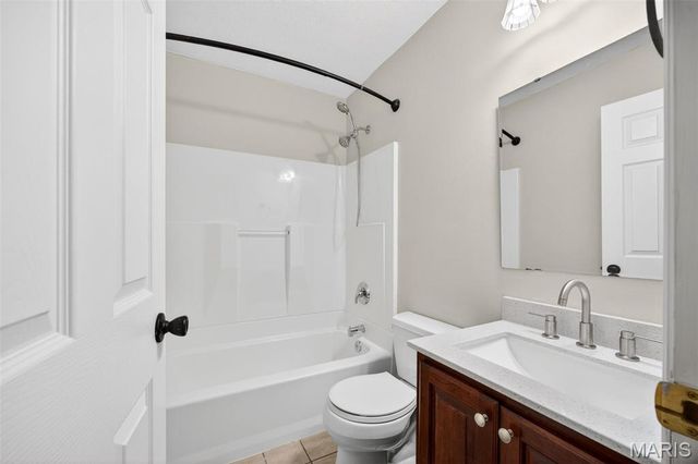 1 Glen Echo Lane 1, St Peters, MO 63303
