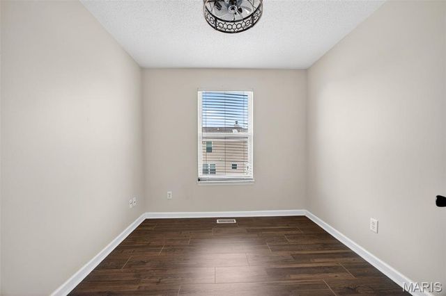 1 Glen Echo Lane 1, St Peters, MO 63303