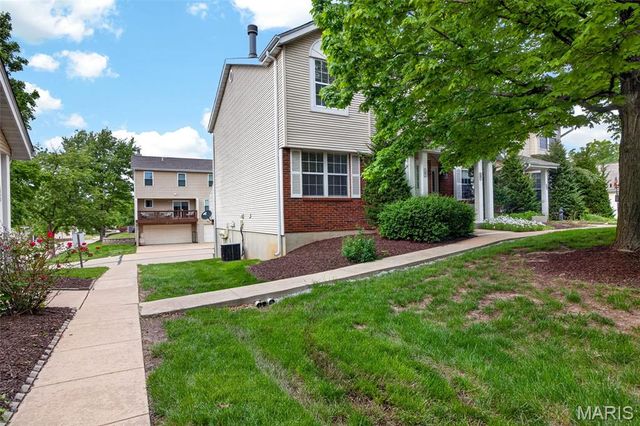 1 Glen Echo Lane 1, St Peters, MO 63303