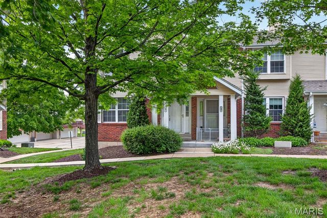 1 Glen Echo Lane 1, St Peters, MO 63303