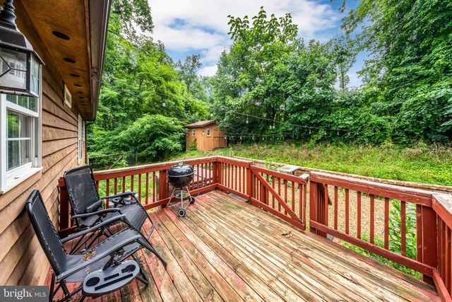 368 FREEZE RD, Linden, VA 22642
