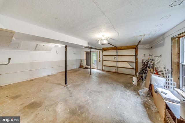 368 FREEZE RD, Linden, VA 22642