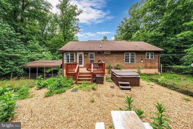 368 FREEZE RD, Linden, VA 22642