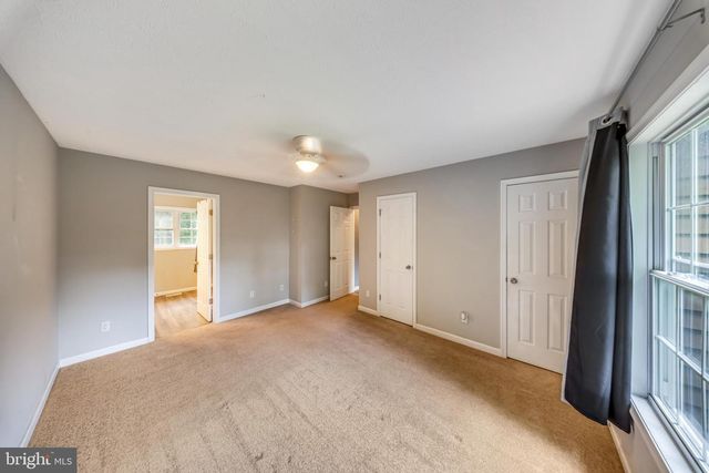 368 FREEZE RD, Linden, VA 22642