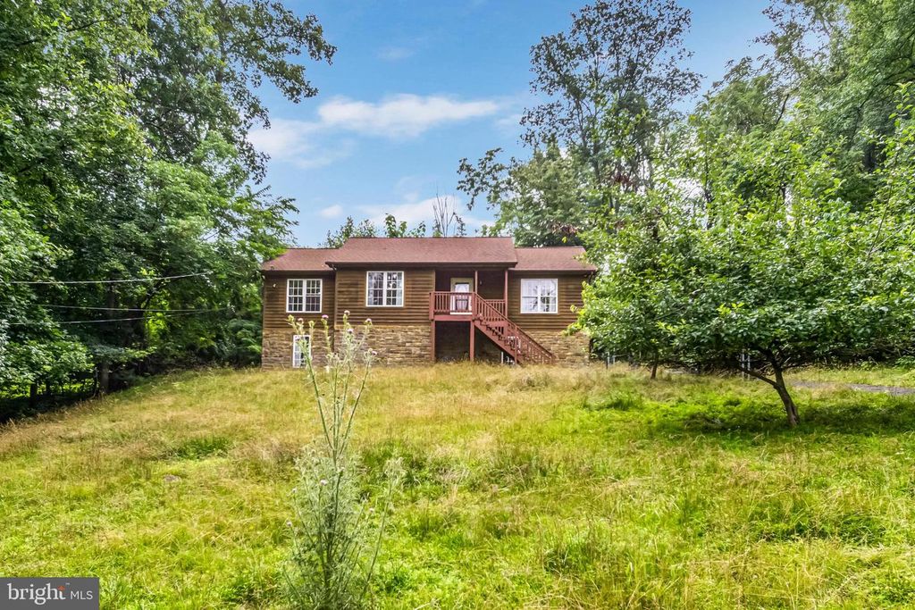 368 FREEZE RD, Linden, VA 22642