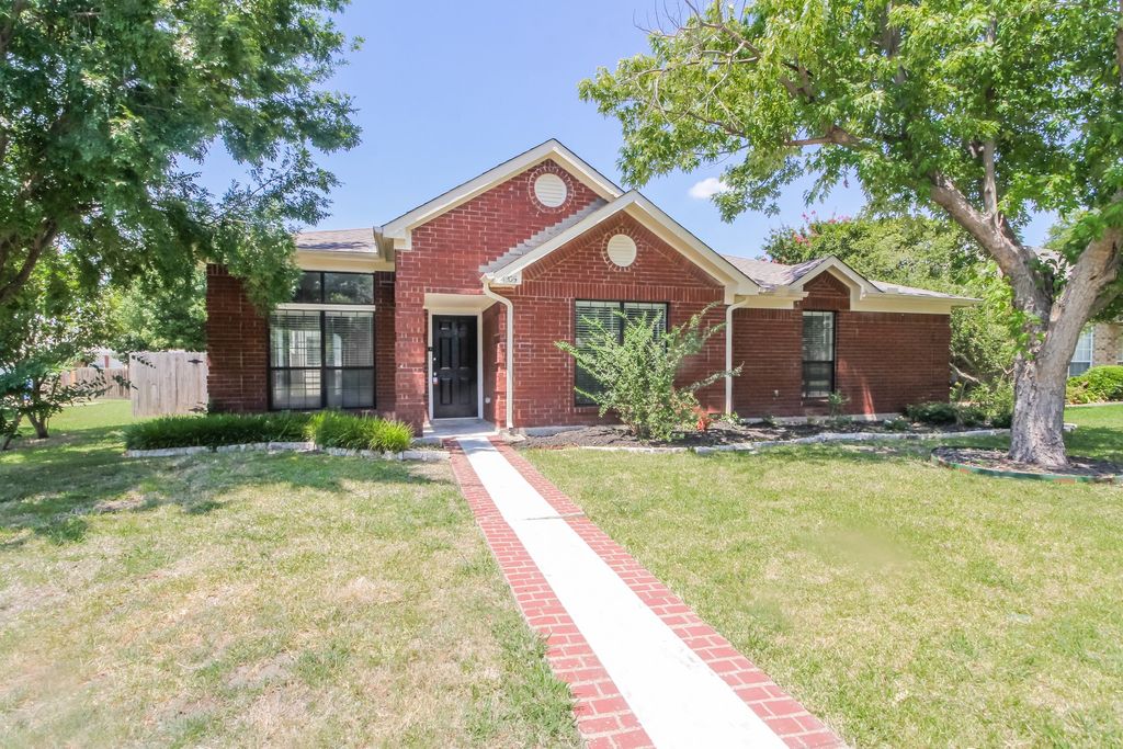4205 Martha Lane, Rowlett, TX 75088